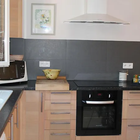 Semesterbostad Brimi *